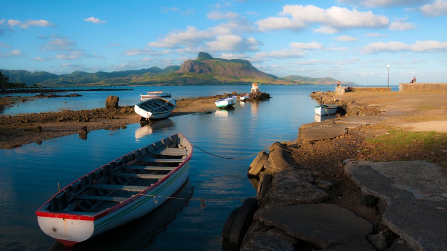 Mahebourg,-Mauritius-10DEC04-1019